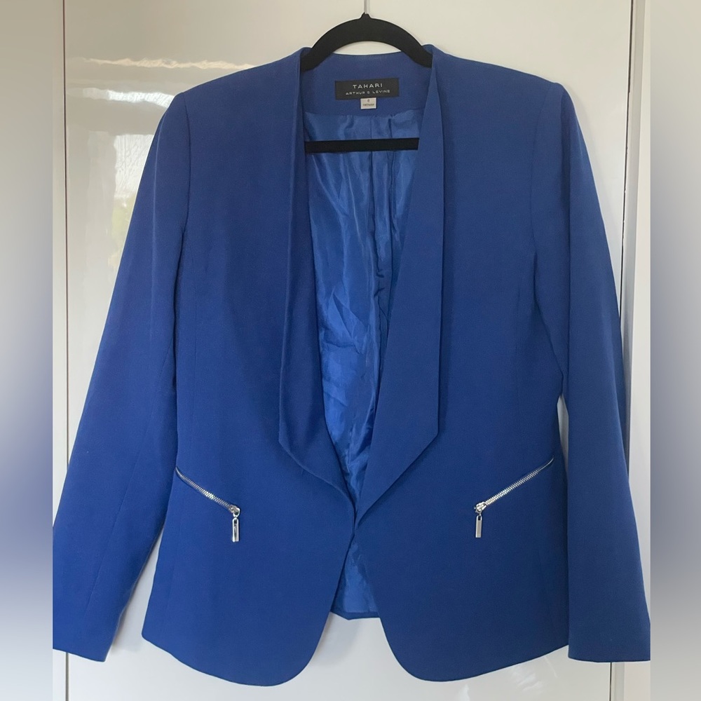 Tahari Sapphire Blue Blazer, size 8.